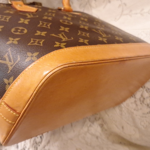 Louis Vuitton Alma PM LEATHER SATCHEL - Picture 5 of 16